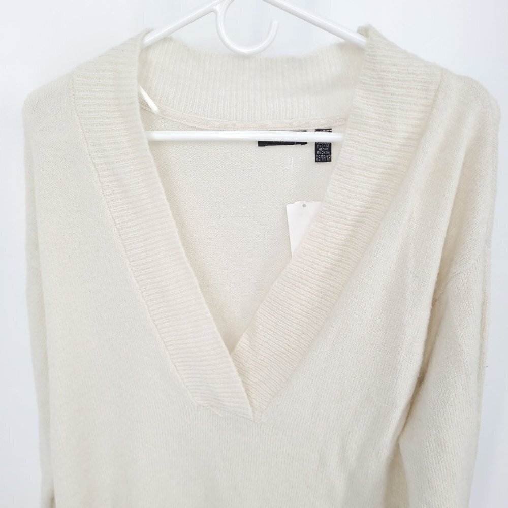 New RDI XS Oversized White Knit V-Neck Sweater Pullover Womens NWT